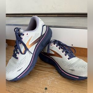 LIGHTLY used Brooks Ghost 15 Women’s Sz 7.5 Sneakers
